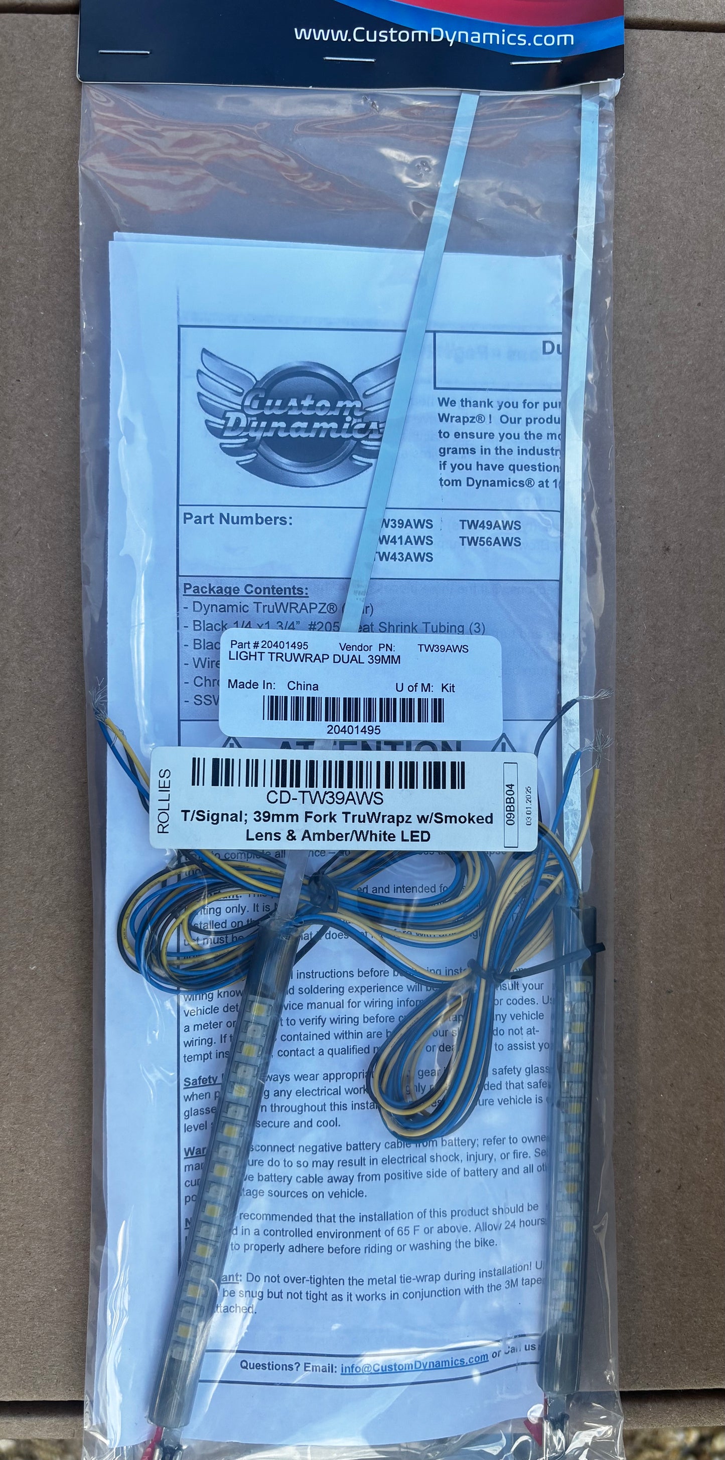 Custom dynamic 39mm fork truwrapz. Amber turn, white run with smoke lens. Fits Dyna 1991-2005, FXR 1987-1994 & most sportsters 1987-2021